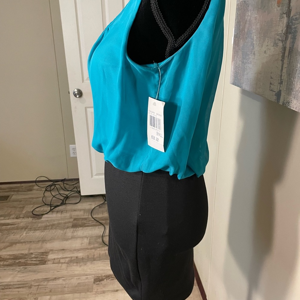 Dress - Picture 2 of 4